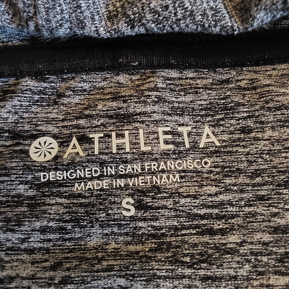 🌺 Like New Athleta Lightweight Hoodie/Running Shirt - Picture 10 of 12